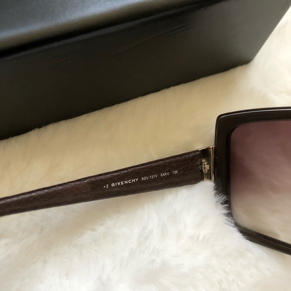 ♦️FINAL SALE♦️ GIVENCHY SUNGLASSES 💯AUTHENTIC - Picture 6 of 8